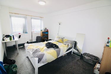 3 bed flat, Trent Bridge Buildings, West Bridgford, Nottingham, NG25FB - Image 1
